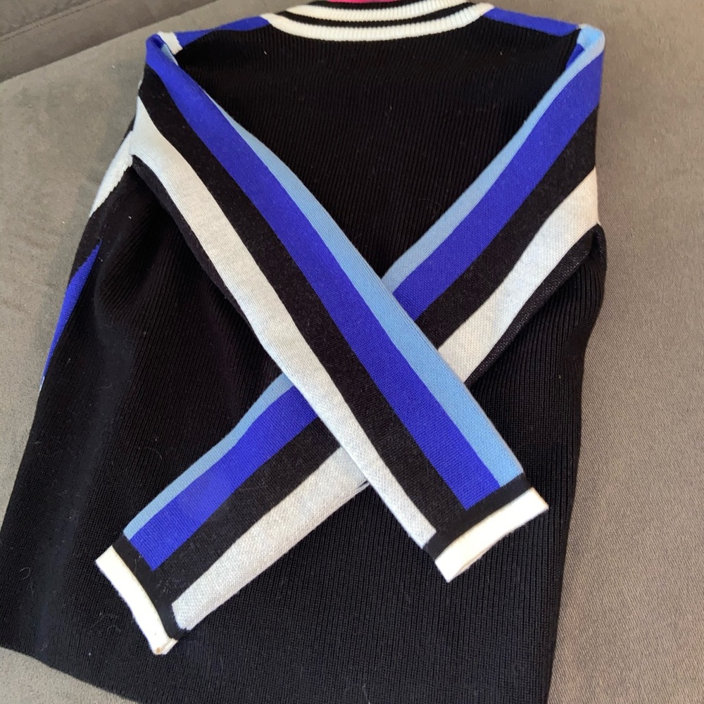 FIORUCCI 💙 v neck sweater - Picture 6 of 8